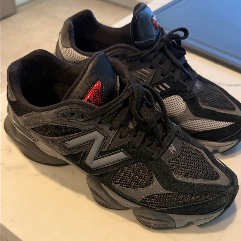 New Balance 9060, US M 7.5
